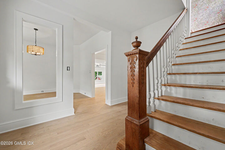 Property Photo: 15 Shorelands Place CT 06870