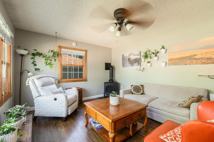 Property Photo:  1727 Griffin Street  ND 58501 