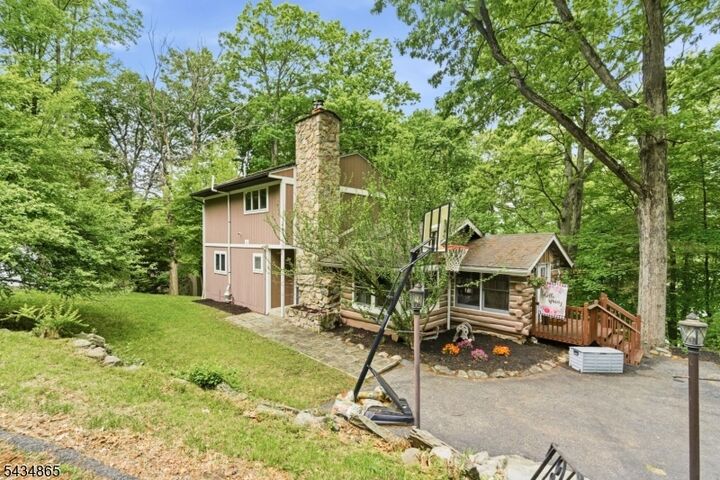 Property Photo: 158 Glenside Trl NJ 07871