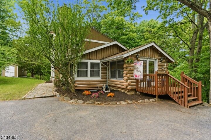 Property Photo: 158 Glenside Trl NJ 07871