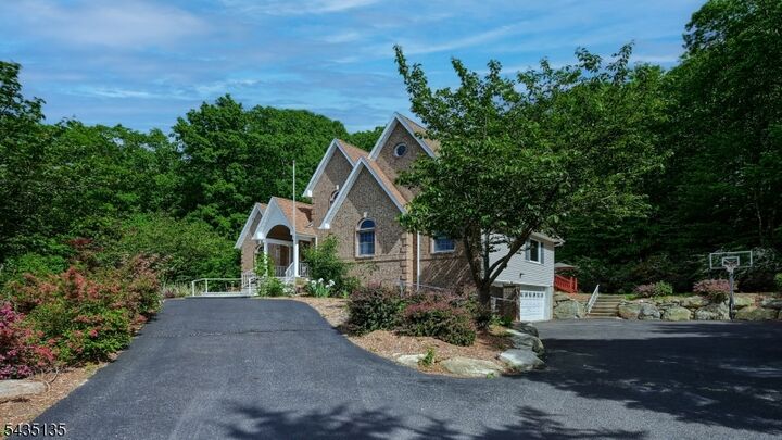 Property Photo: 26 Stonehedge Dr NJ 07460