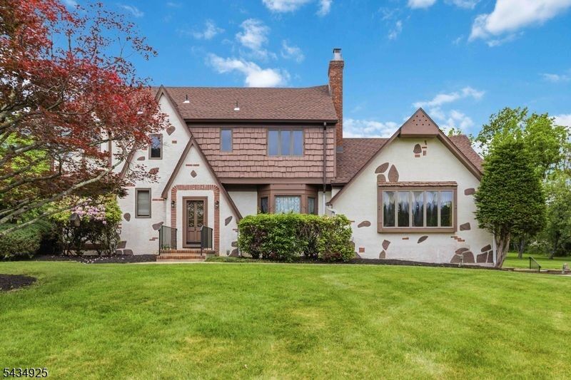 Property Photo:  5 Twin Brooks Trl  NJ 07930 