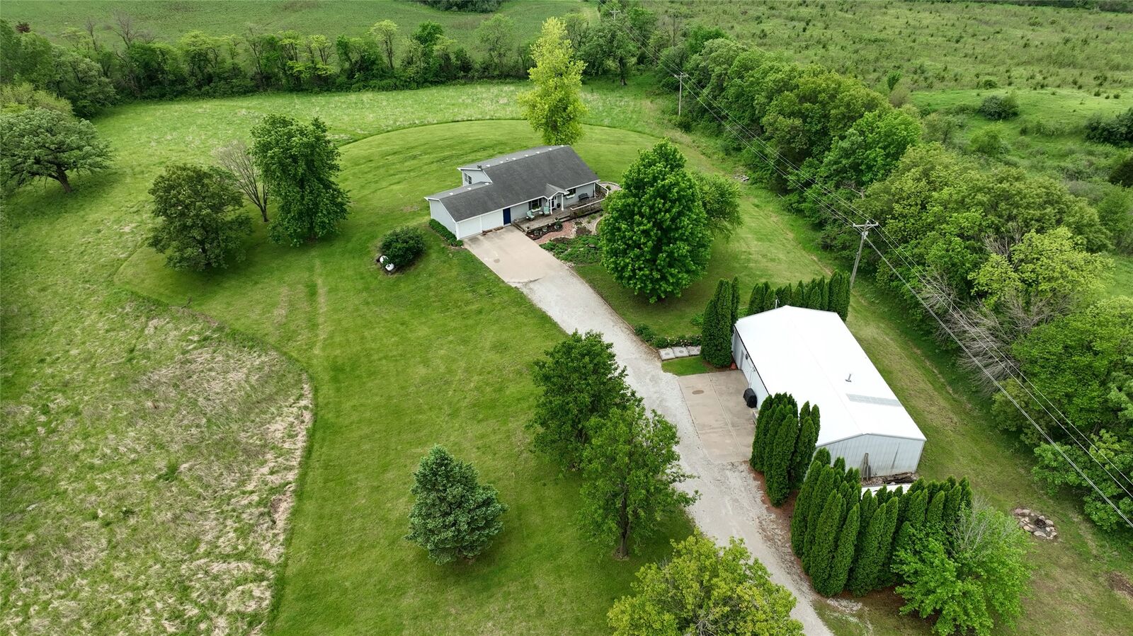 Property Photo: 28957 Beaumont Court IA 50146