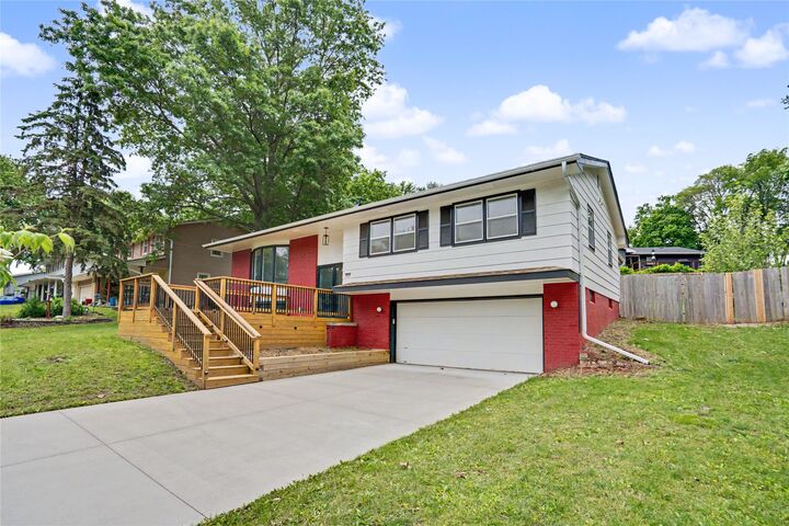 Property Photo:  2924 Willowmere Drive  IA 50321 