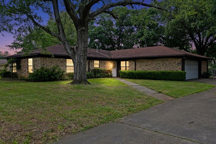 Property Photo:  2803 Amberwood Dr  TX 75605 