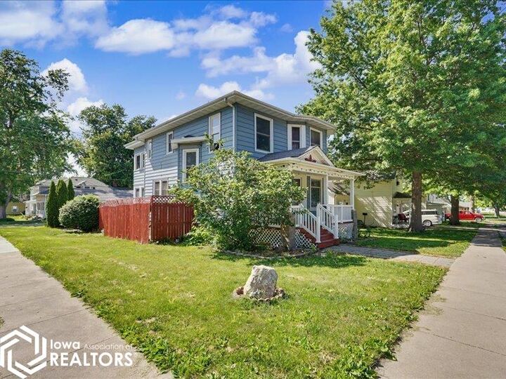 Property Photo:  401 N Walnut Street N  IA 52645 