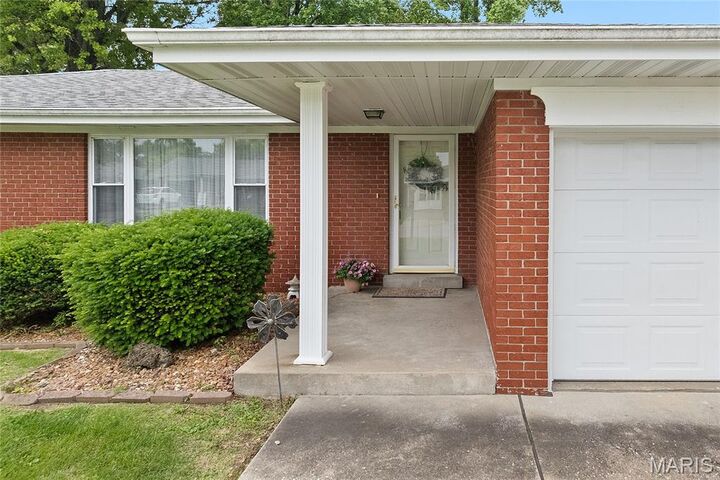 Property Photo:  212 Lola Lane  IL 62208 