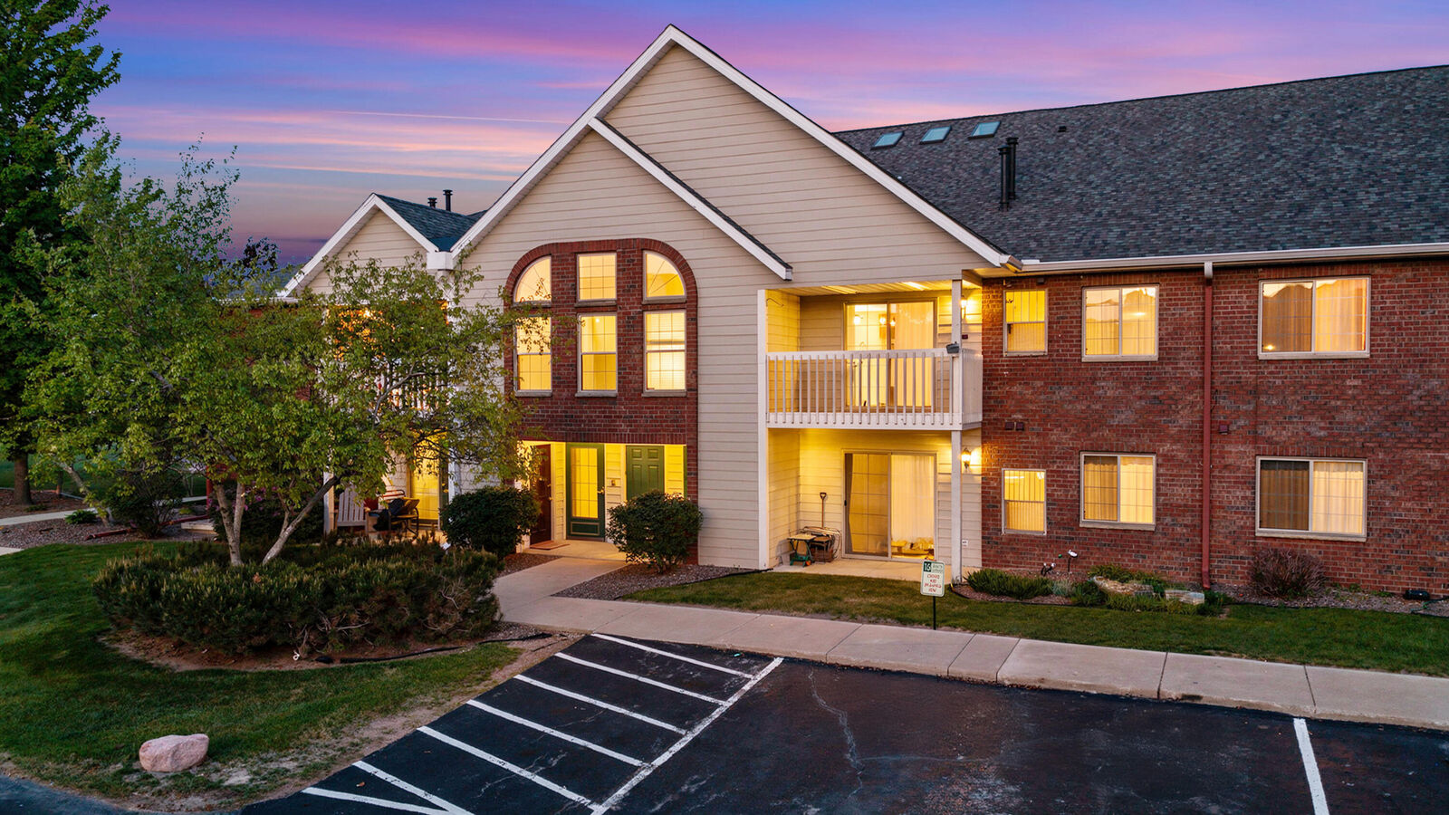 Property Photo:  1936 Parknoll Ln  WI 53074 