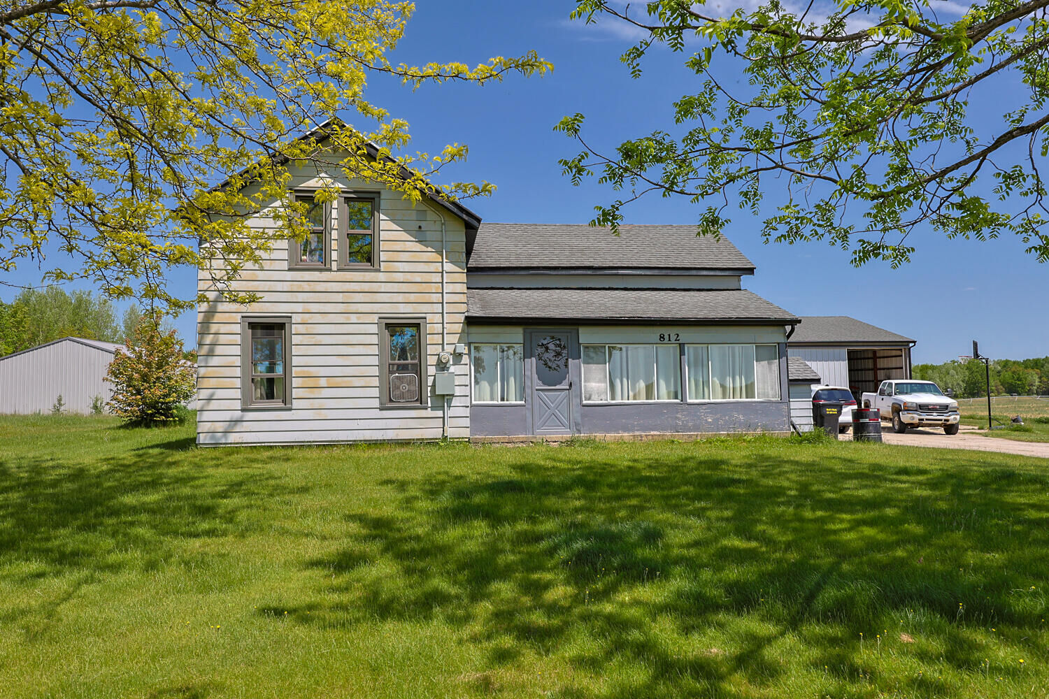 Property Photo: 812 E Yale Road MI 49452