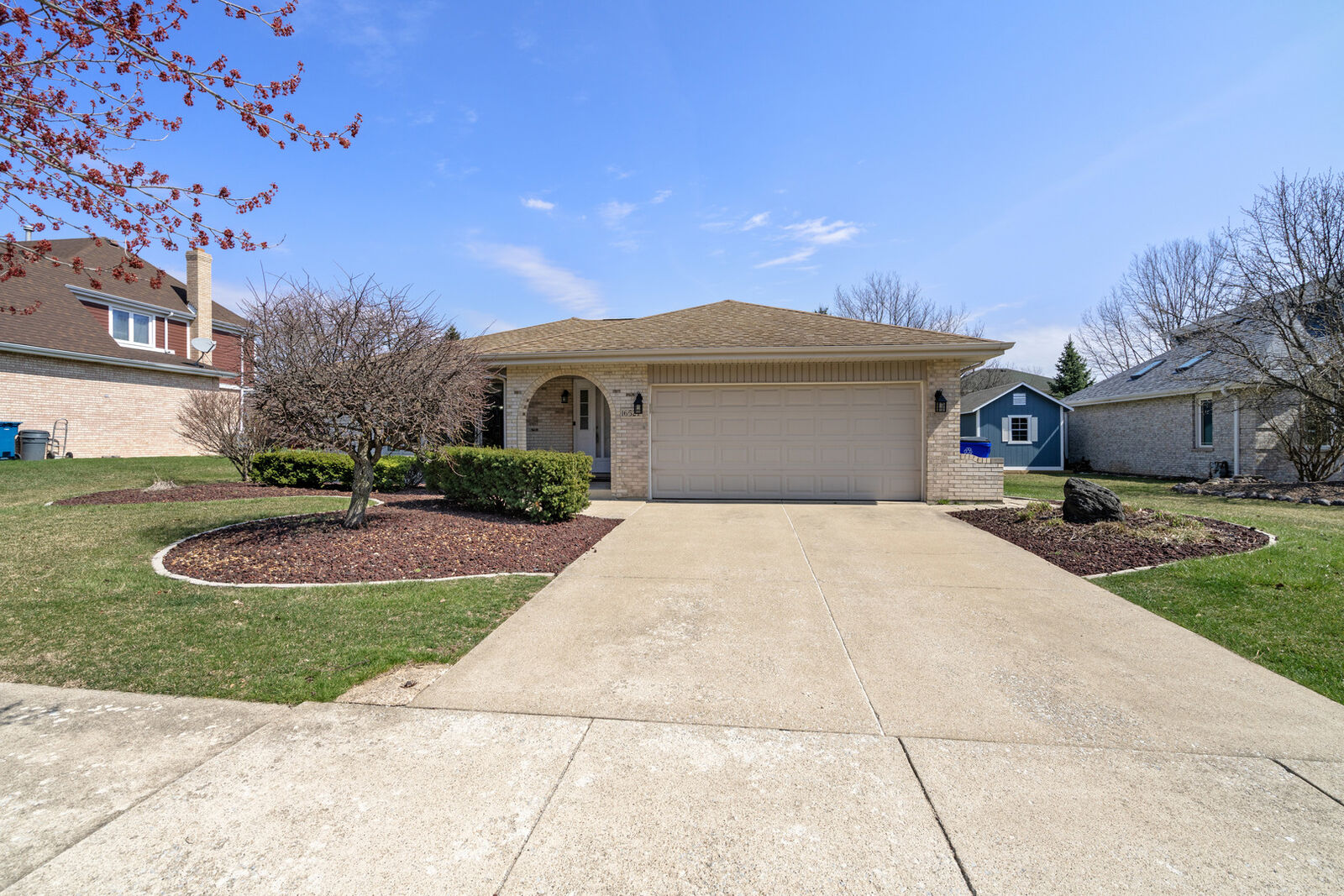 Property Photo:  16527 Orange Avenue  IL 60467 