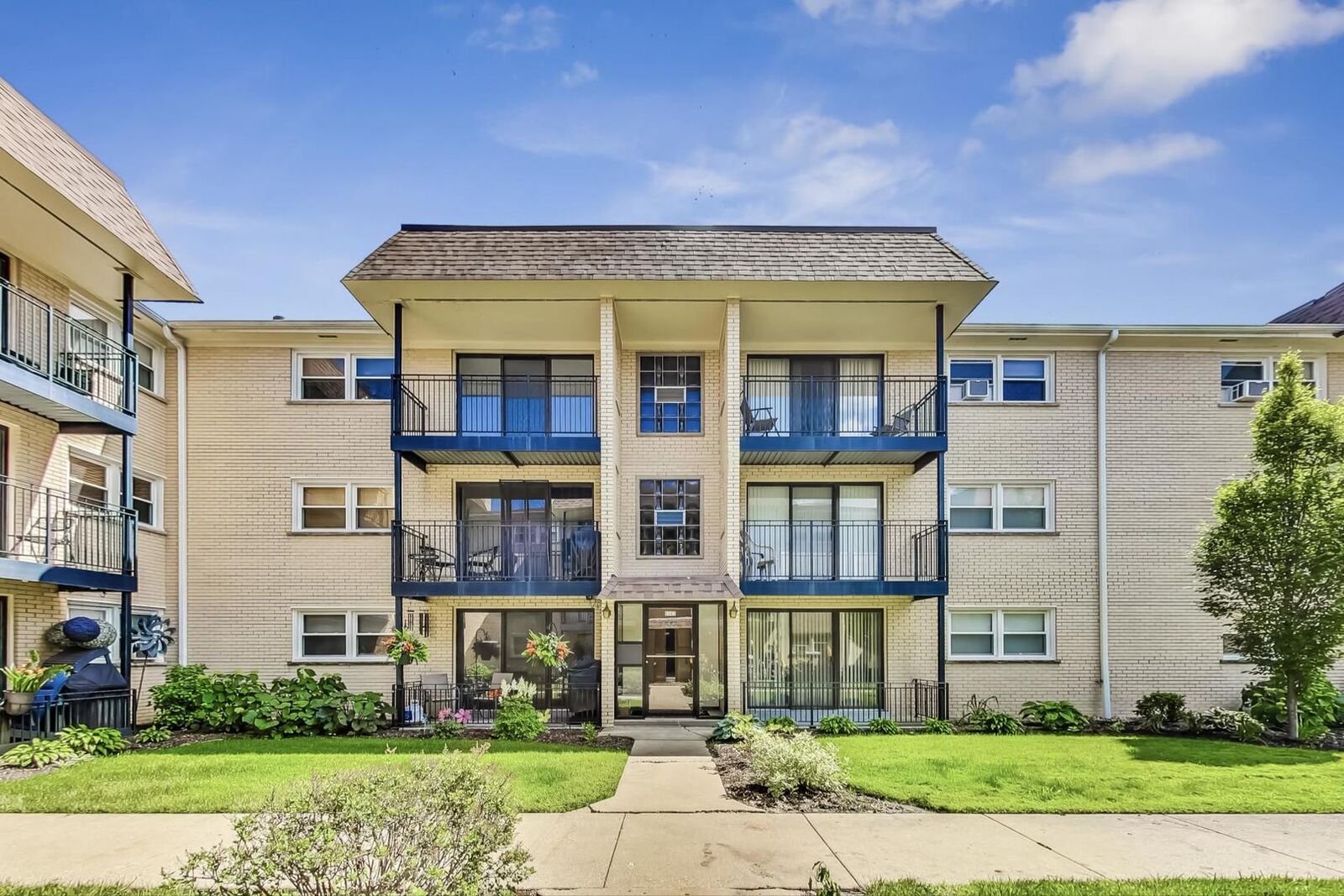 Property Photo: 6563 N Harlem Avenue 3E IL 60631