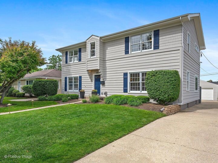 Property Photo:  828 S Cambridge Avenue  IL 60126 