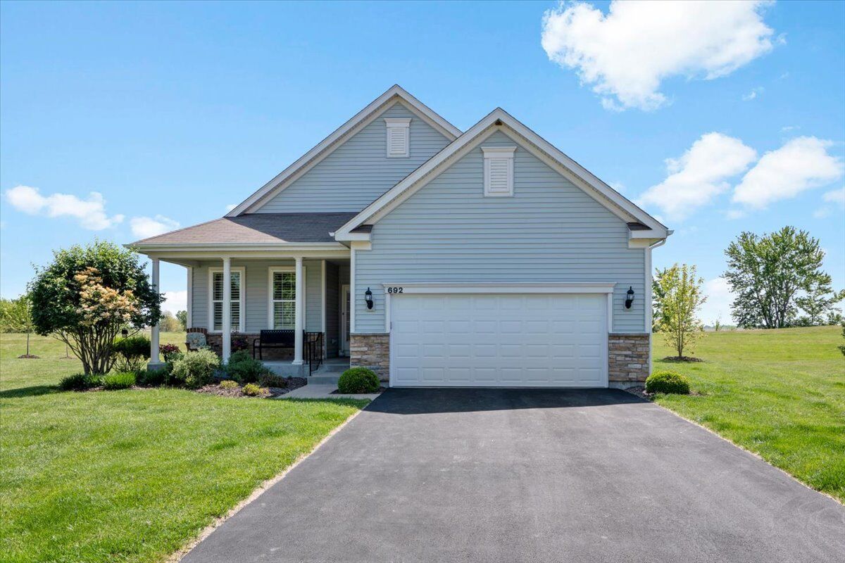 Property Photo:  692 Canton Court  IL 60543 