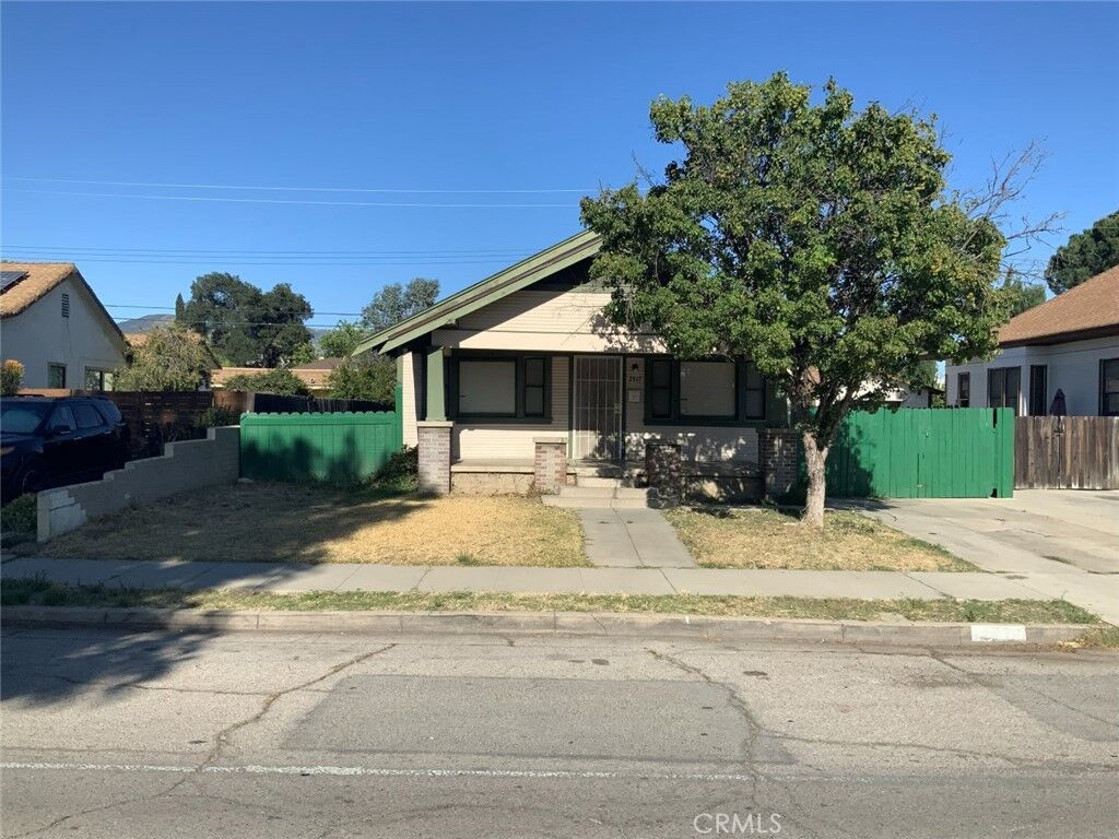 Property Photo:  2517 N Mountain View  CA 92405 