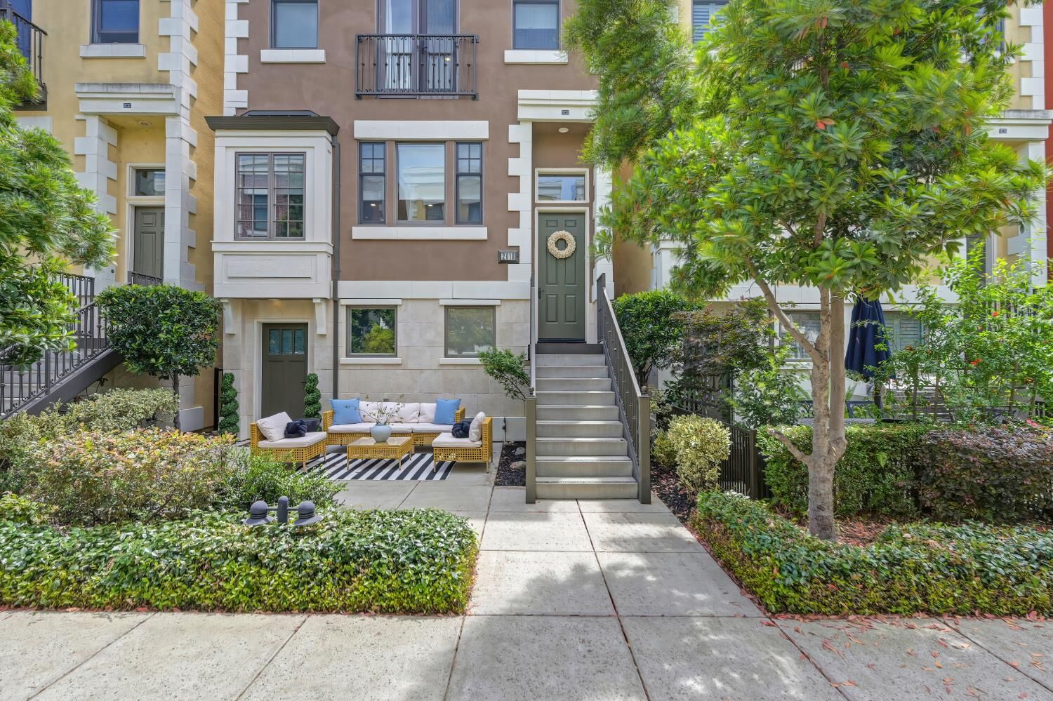 Property Photo:  2010 Vizcaya Walk  CA 95818 