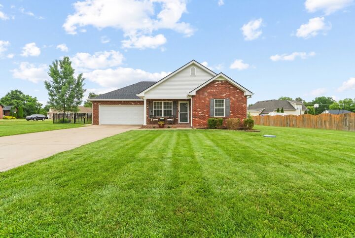 Property Photo:  1118 Clay Ct  TN 37128 