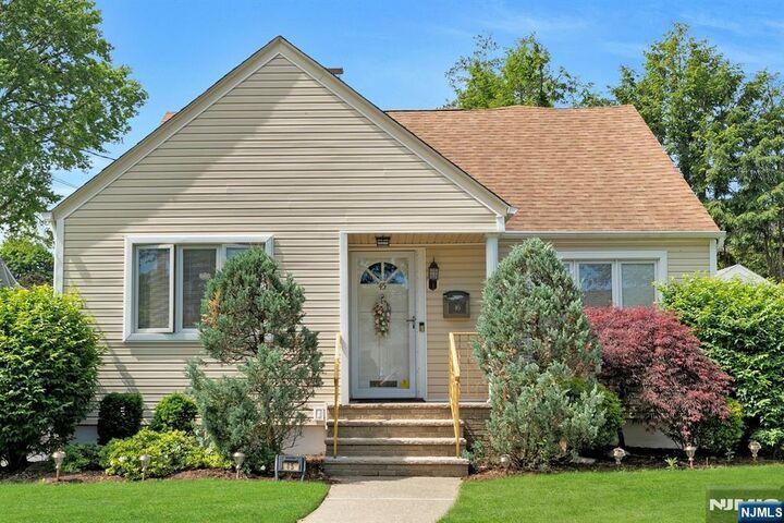 Property Photo:  45 W Oldis Street  NJ 07662 
