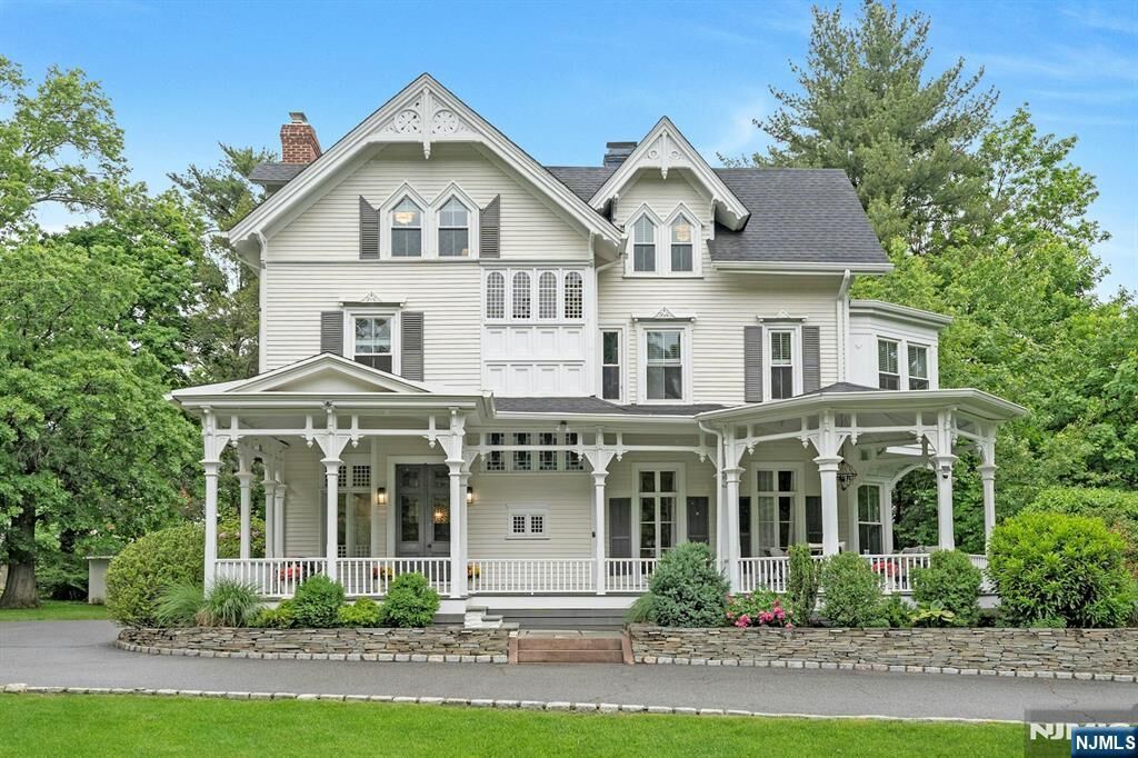 Property Photo:  42 Llewellyn Road  NJ 07042 