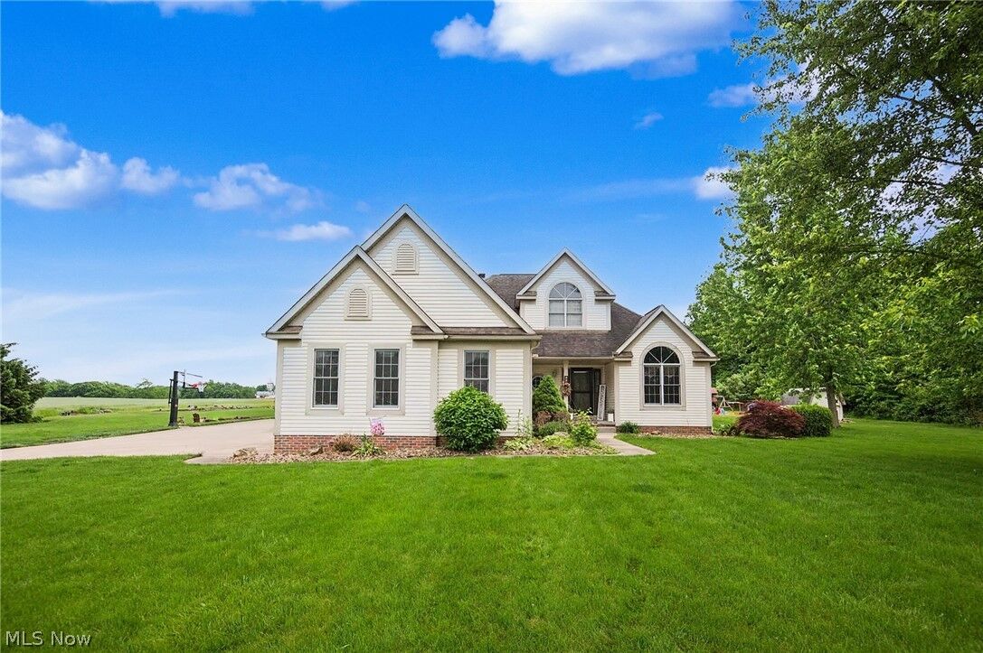 Property Photo: 1107 Shannon Lane OH 44460