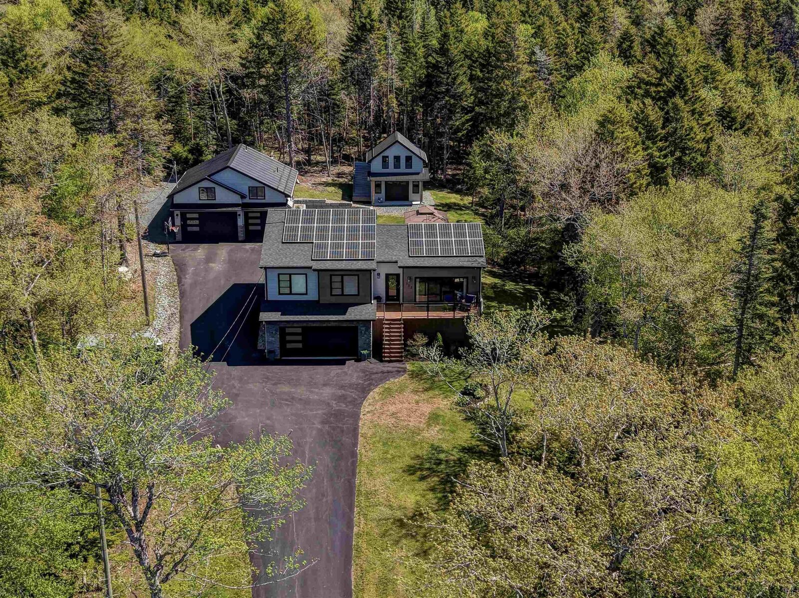 Property Photo: 723 McCabe Lake Drive Indigo Shores NS B4E 0N7