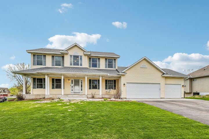 Property Photo: 2608 Sandterra Circle MN 55110