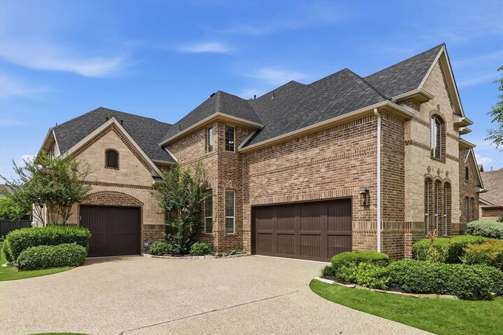 Property Photo:  2207 Malin Drive  TX 76262 