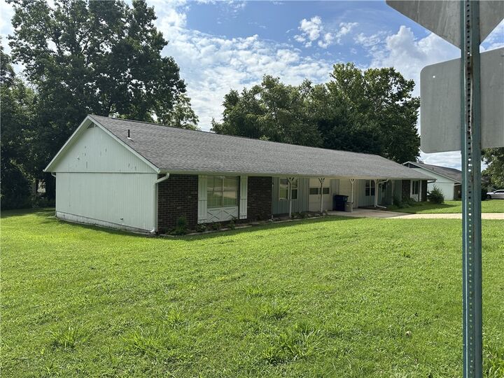 Property Photo:  1121 Meadowbrook Drive  AR 72653 