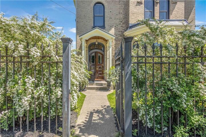 Property Photo: 18 Hawarden Avenue ON N3T 4H3