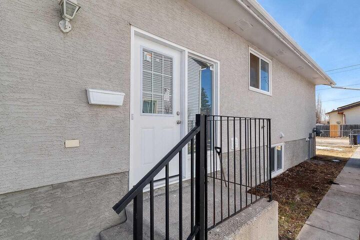 Property Photo:  71 Falton Drive NE  AB T3K 1K6 