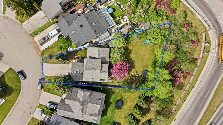 Property Photo: 36 Varsity Estates Court NW AB T3B 5B1