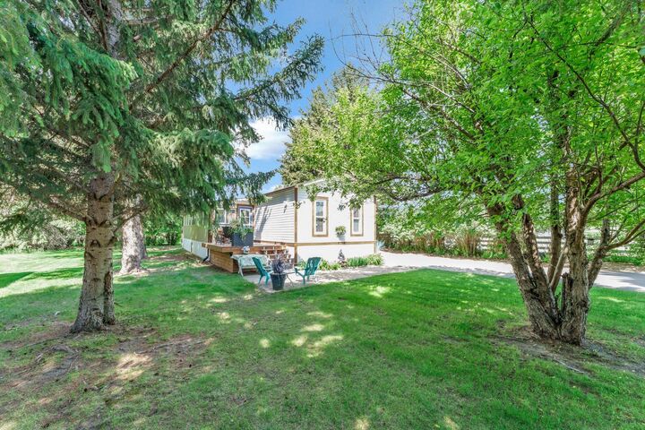 Property Photo:  20 Josephine Avenue SW  AB T0J 2P0 
