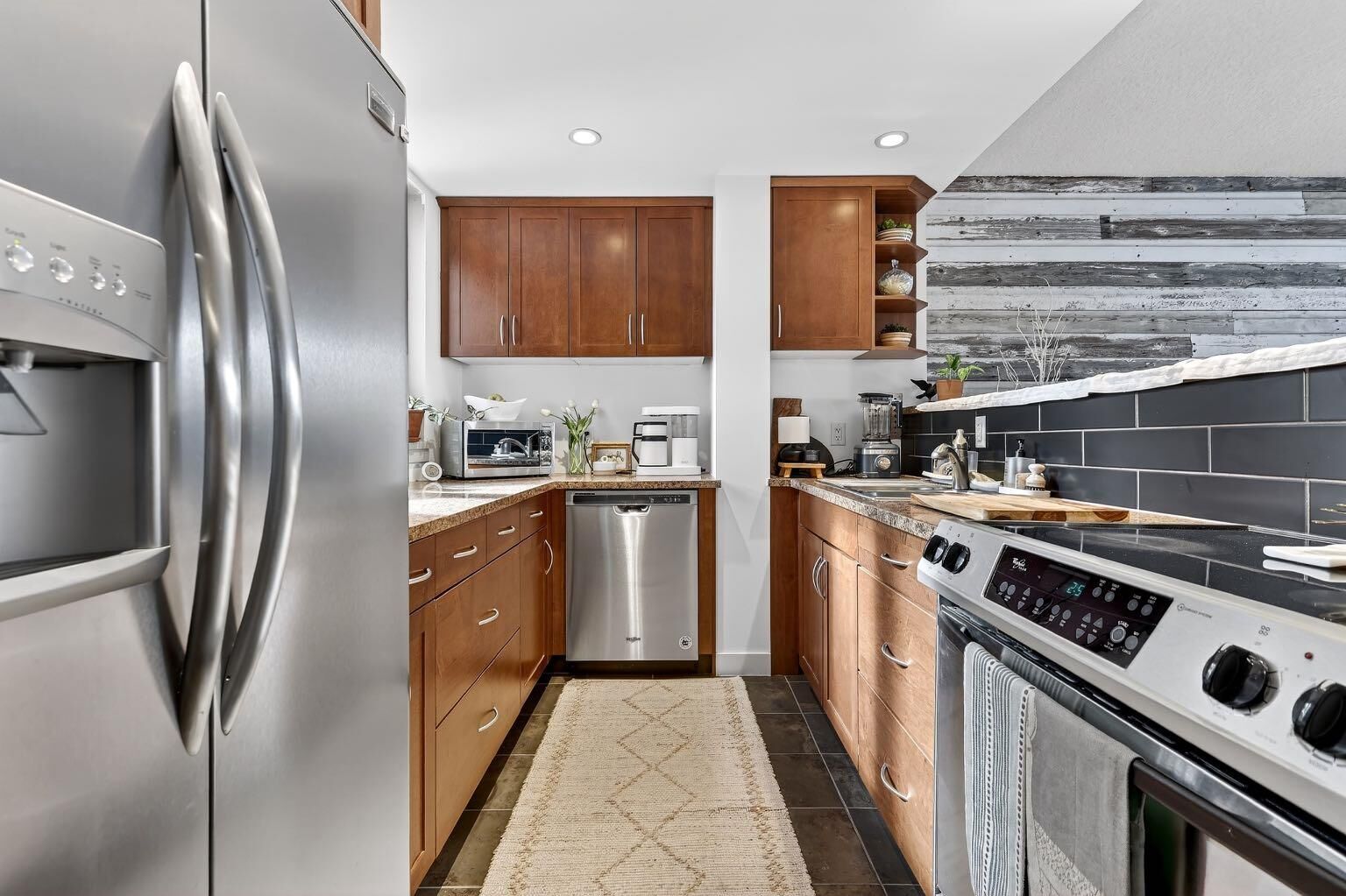 Property Photo:  3316 Rideau Place SW 401  AB T2S 1Z4 