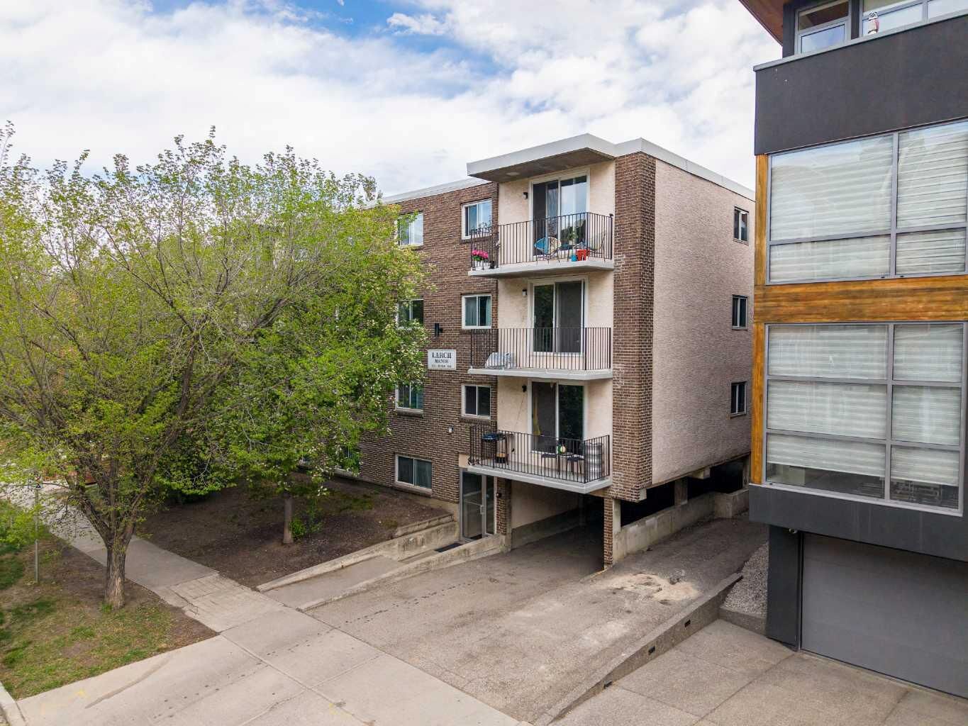 Property Photo: 823 19 Avenue SW 202 AB T2T 0H6
