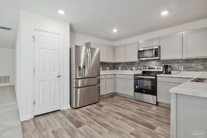 Property Photo: 1625 Addies Way FL 32534