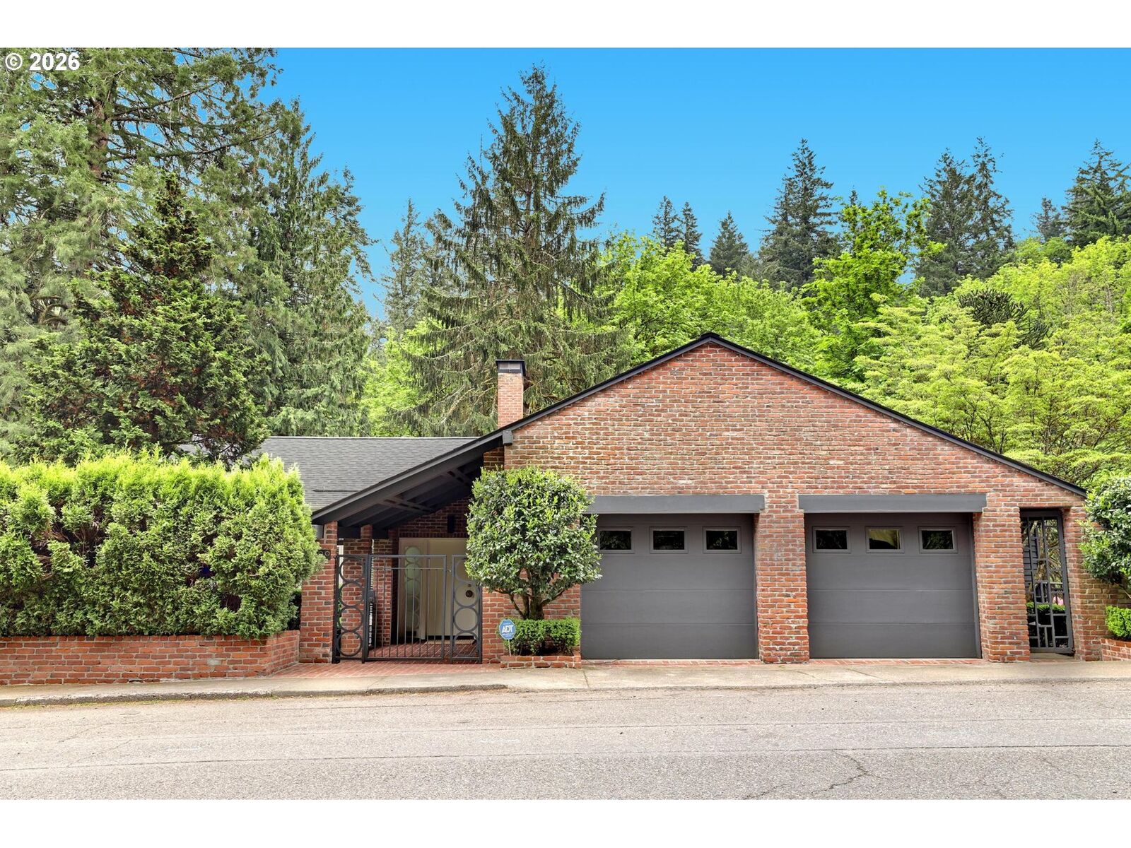 Property Photo:  2780 SW Talbot Rd  OR 97201 