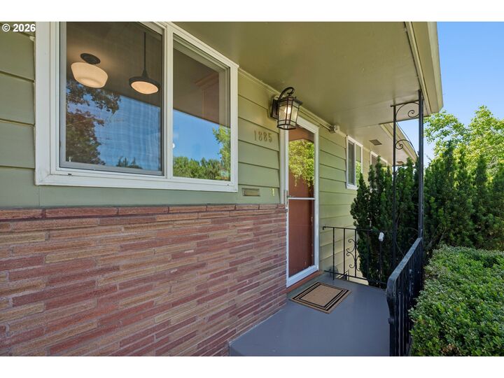 Property Photo: 1885 SW Huntington Ave OR 97225