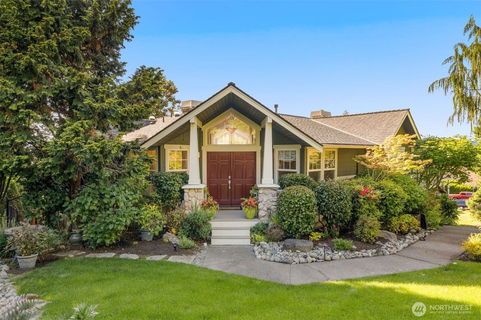 Property Photo:  1907  2nd Street  WA 98033 