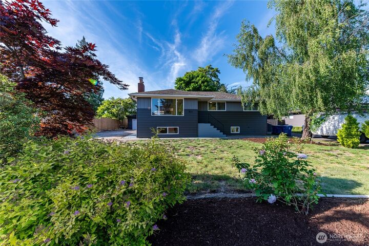 Property Photo: 931 Van Jan Street WA 98290
