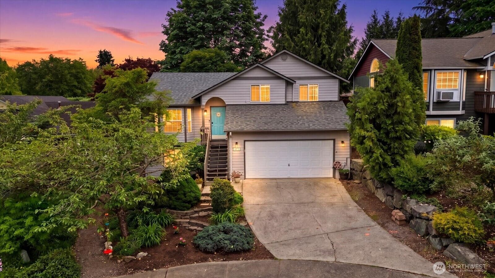 Property Photo:  421  Rainbow Place  WA 98290 