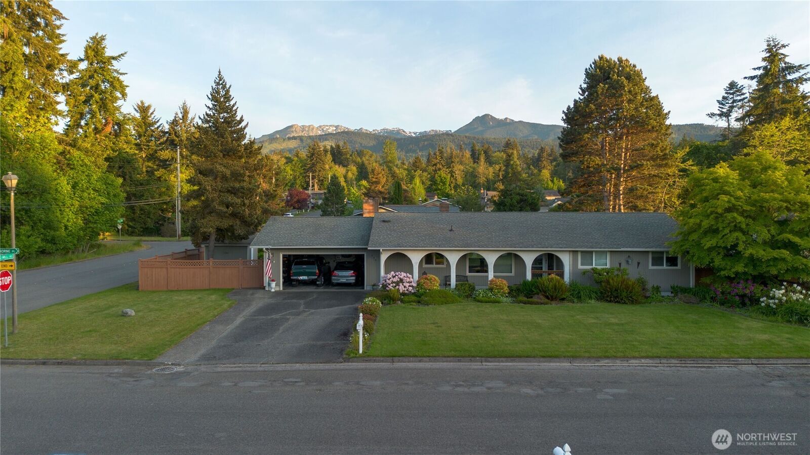 Property Photo: 230 E Hawthorne Place WA 98362