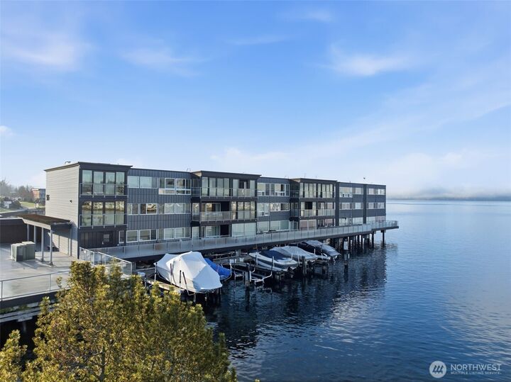 Property Photo: 515 S Lake Street 204 WA 98033