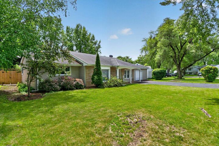 Property Photo: 249 Hickory Lane IL 60002