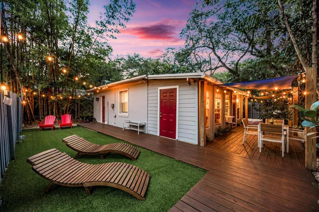 Property Photo: 312 SW 12th Avenue FL 33312