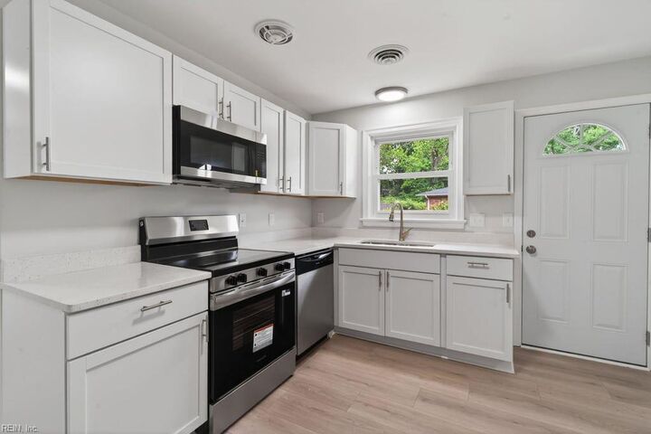 Property Photo:  35 Green Ct  VA 23601 