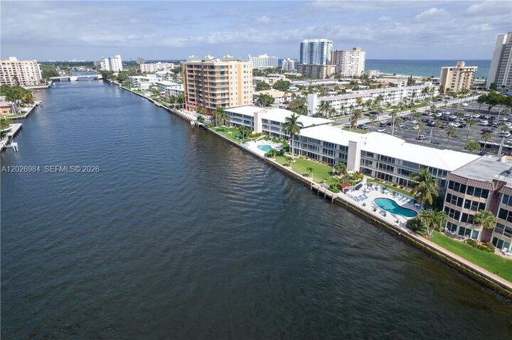 Property Photo: 743 N Riverside Dr 4B FL 33062