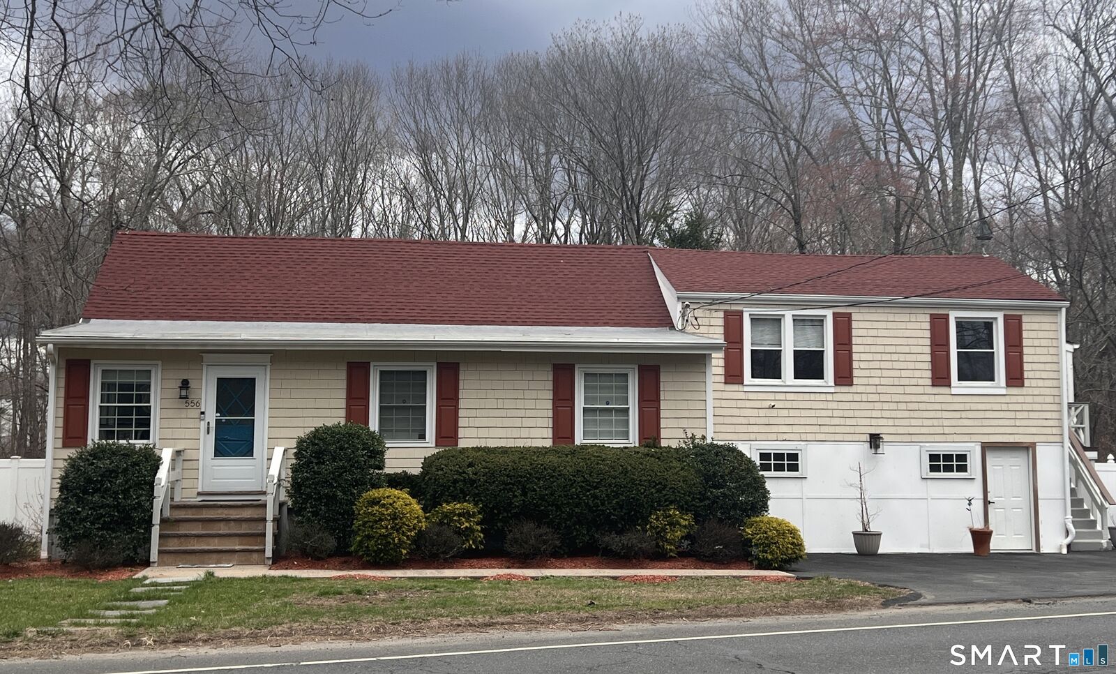 Property Photo:  556 Pepper Street  CT 06468 
