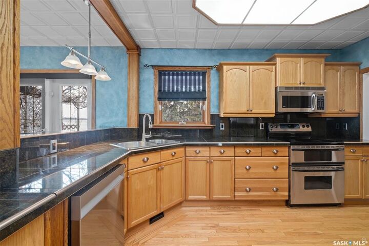 Property Photo: 1027 4th Street E SK S6V 0L1
