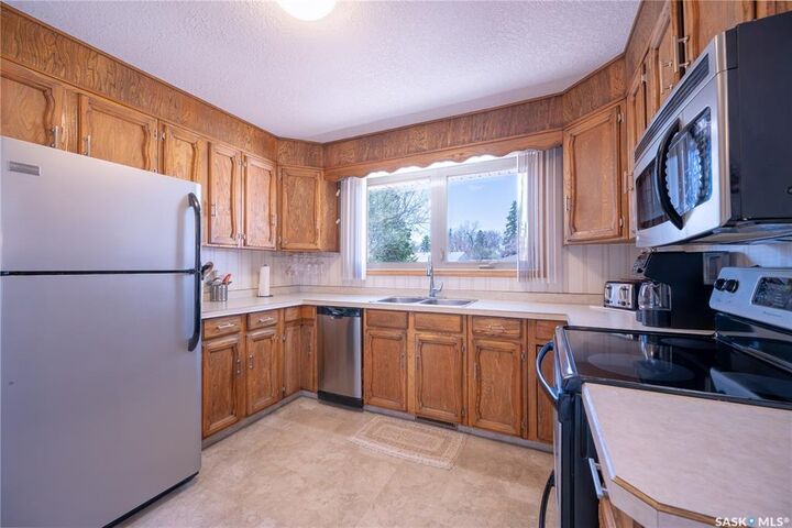 Property Photo: 242 Fifth Avenue N SK S3N 0Z9