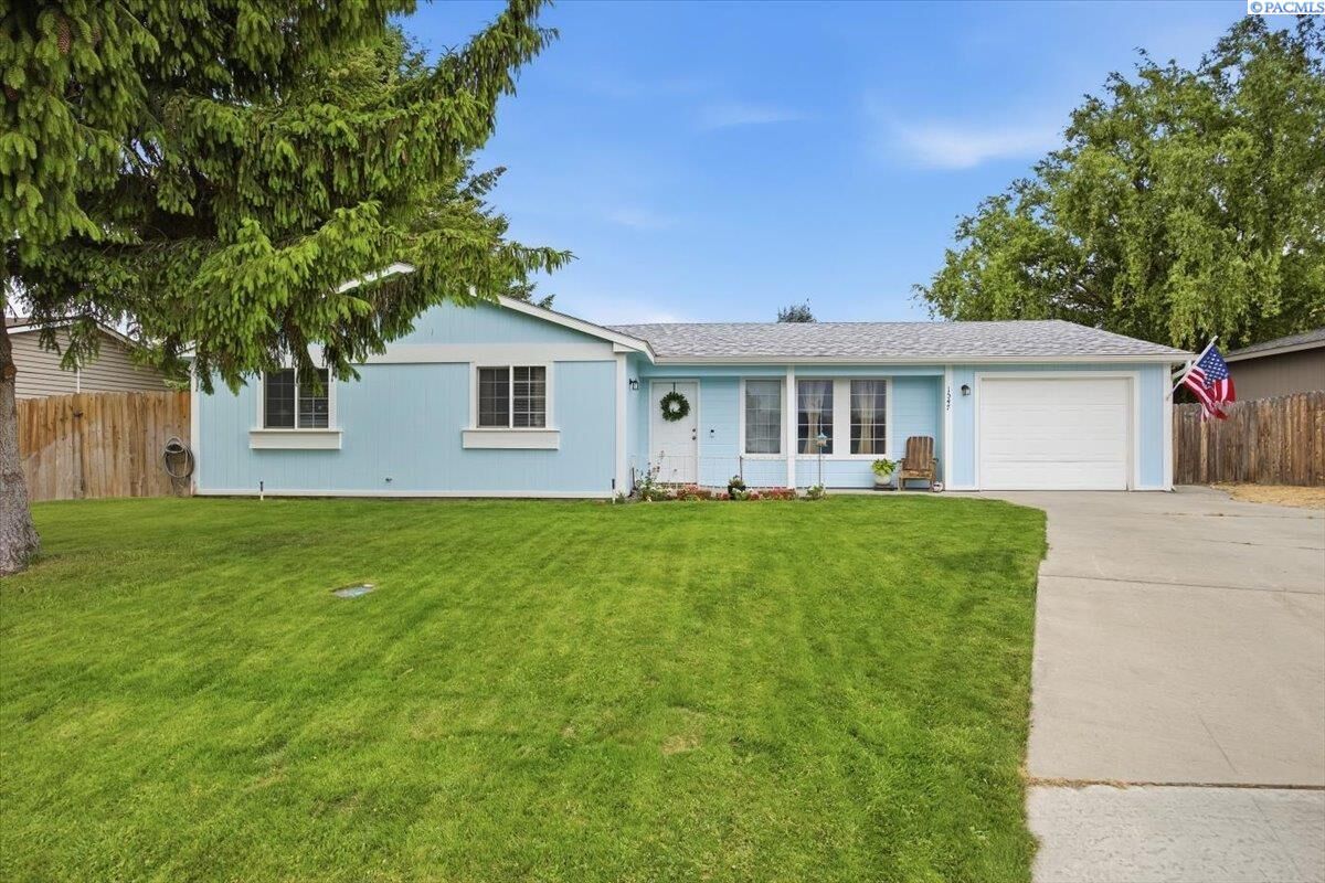 Property Photo:  1547 13th St.  WA 99320 