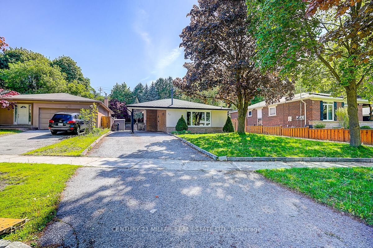 Property Photo:  37 Dallington Drive  ON M2J 2G4 
